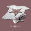Stapelia White T-Shirt donna sagomata, con cuciture laterali. Tessuto morbidissimo con una piacevole resa al tatto, in 100% cotone