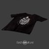 T-Shirt Golia Black uomo sagomata con lo scarabeo Golia, con cuciture laterali. Tessuto con una piacevole resa al tatto. Realizzata in 100% cotone 105 gr/m2