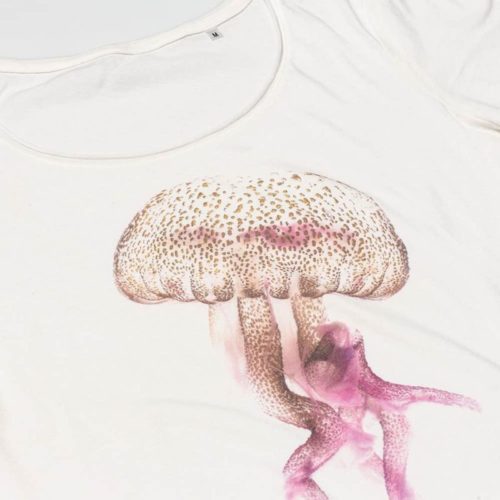 T-shirt Medusa White donna sagomata, con cuciture laterali. Tessuto con effetto Vintage con una piacevole resa al tatto. Realizzata in Jersey Organico 120 g
