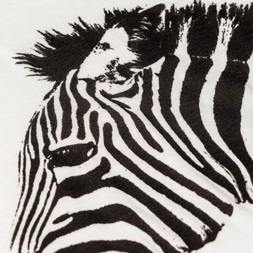 Women's Zebra white T-Shirt raffigura uno stupendo esemplare di Zebra