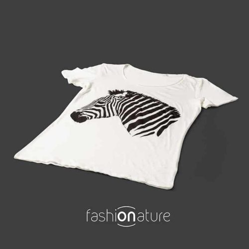 Women's Zebra white T-Shirt raffigura uno stupendo esemplare di Zebra