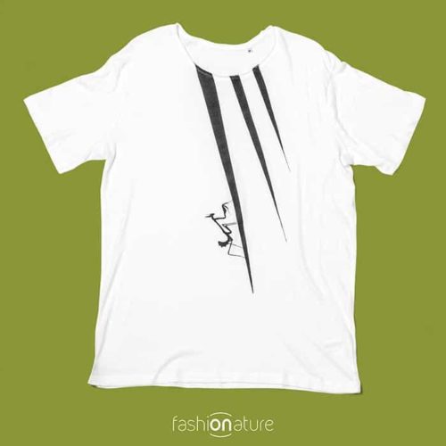 Modello Men’s Mantis black and white T-Shirt uomo sagomata, con cuciture laterali. Bordino collo in tessuto arrotolato. Realizzata in 100% cotone OEKO-TEX