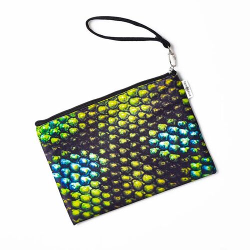 La POCHETTE OCELLATA è una comoda e pratica pochette